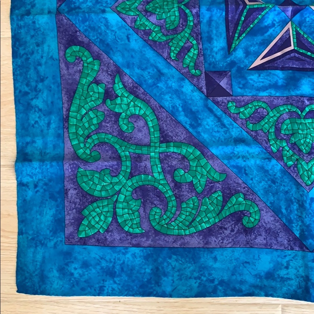 Signed silk Italian SCARF - Picture 6 of 14